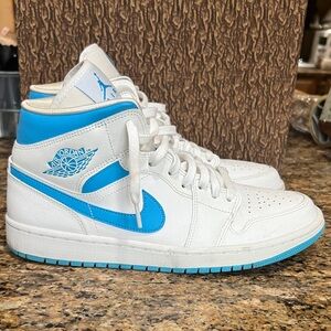 Nike air jordan, White and Blue High-Top Sneakers. like new RETAILS $395